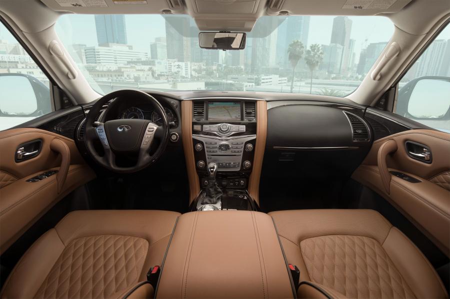 Торпедо Infiniti QX80 5.6 2018 года  (фото 9 из 117)